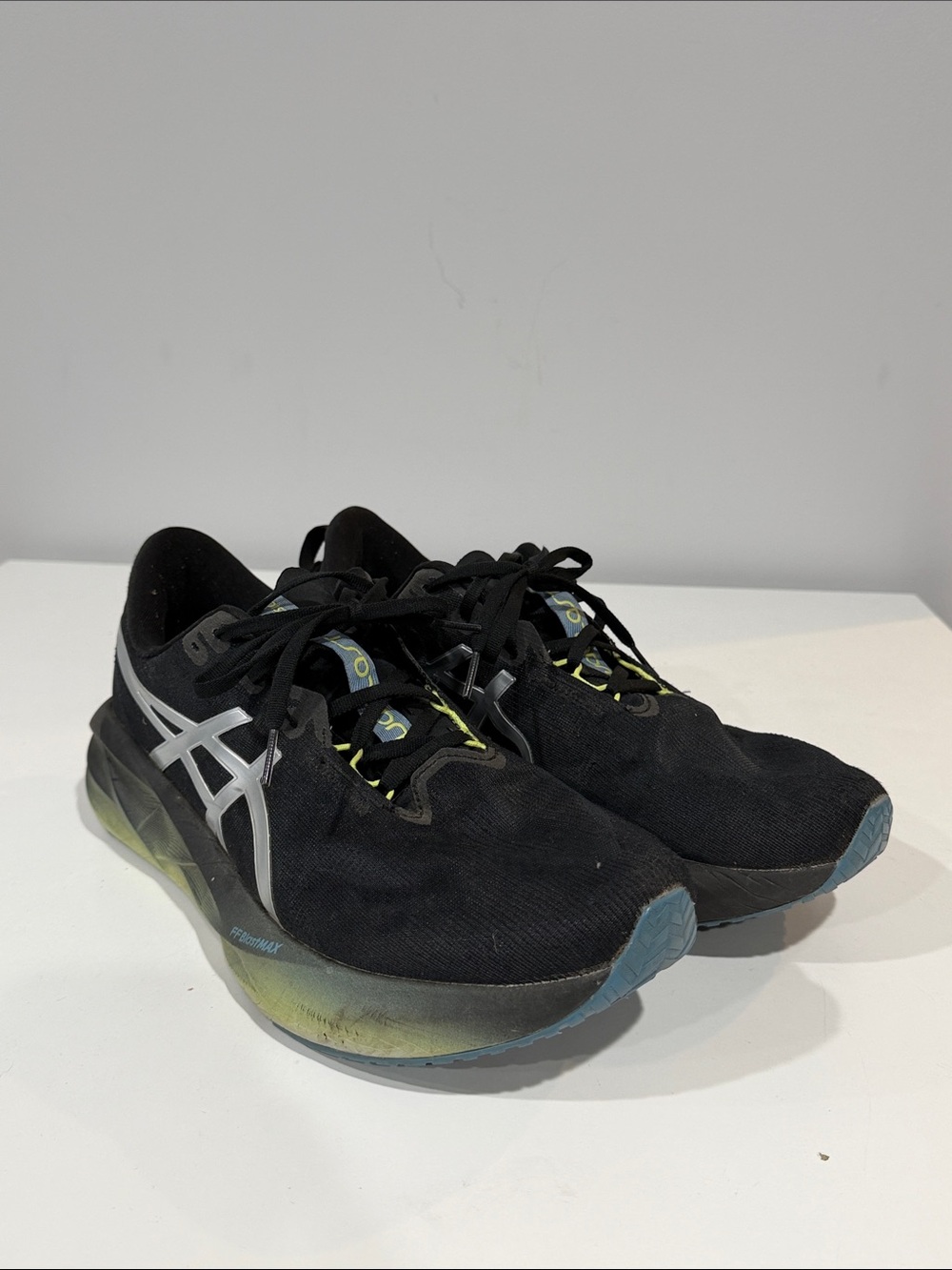 ASICS Novablast 5Black Athletic Shoes with Lime and Light Blue Accents 12.5